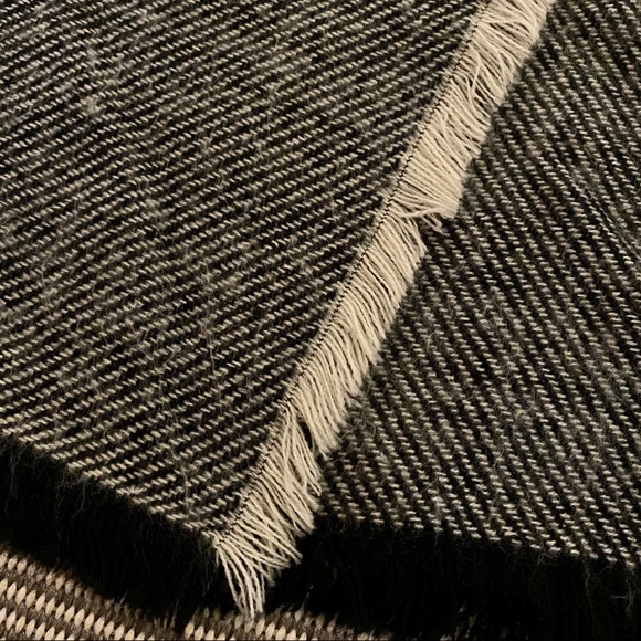 Stylish Scarf - Picture 2 of 3